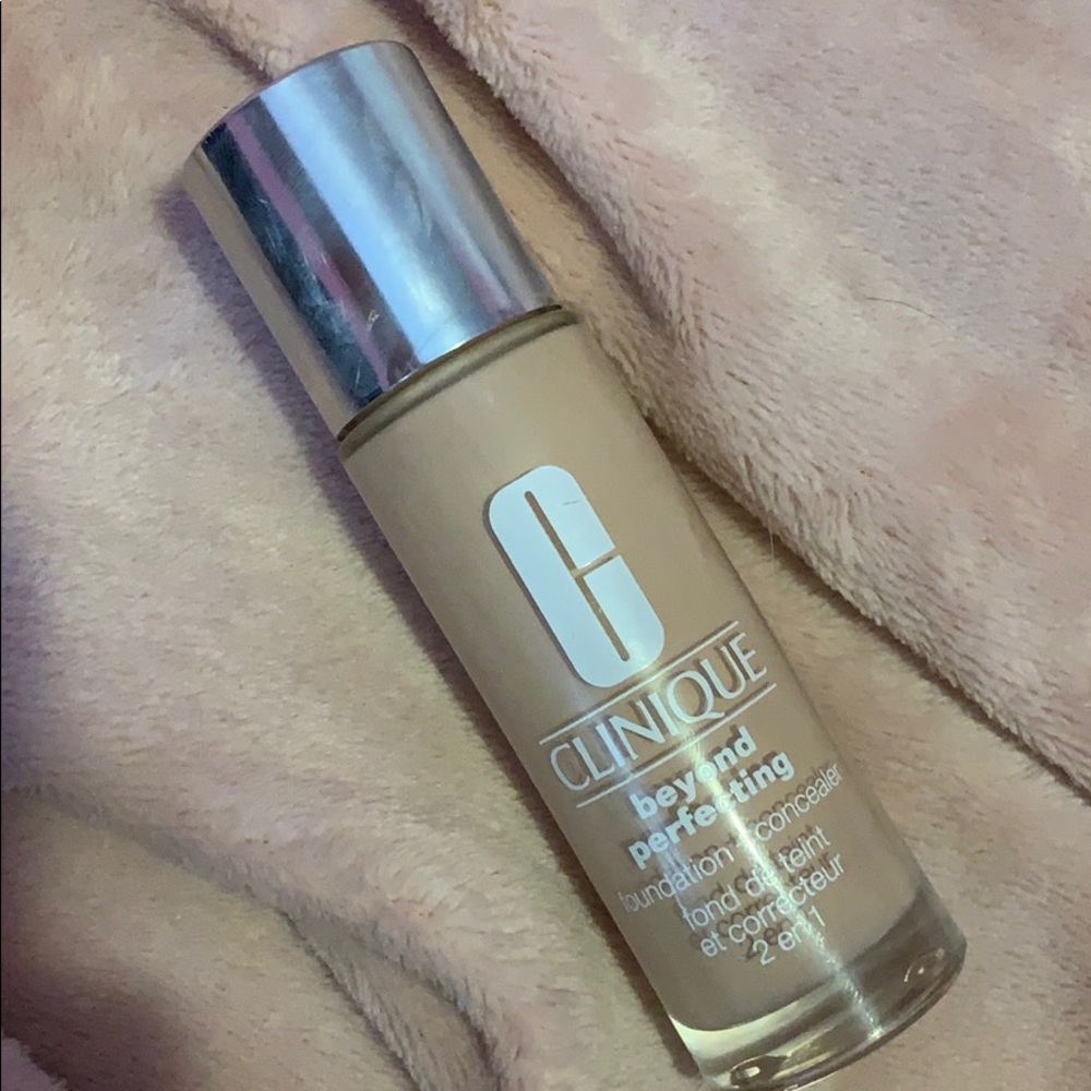 Clinique Beyond Perfecting Foundation + Concealer